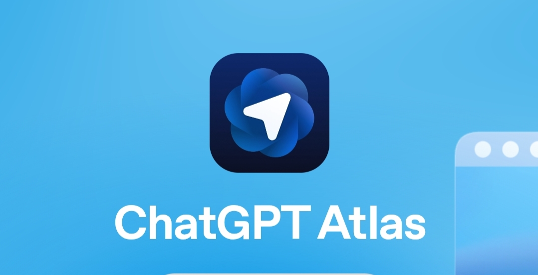 أيقونة واسم تطبيق ChatGPT Atlas على خلفية زرقاء فاتحة.
